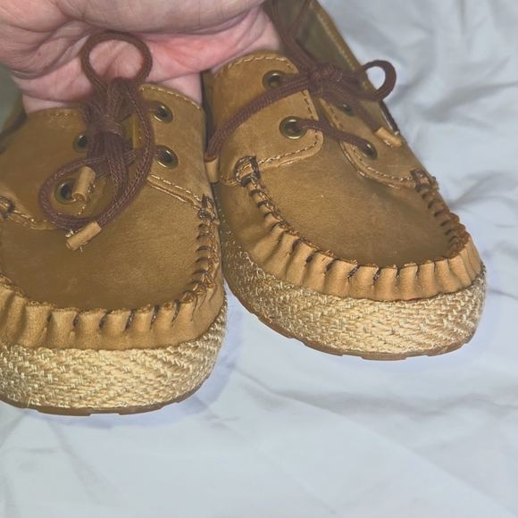 UGG TYLIN NWOT DECK SHOE Chestnut Nubuck Leather Boat Shoe Lamb Fur Lining Sz 6 - Picture 15 of 16